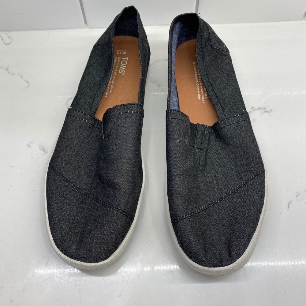 Toms loafers slip on sneakers 10 M NWO